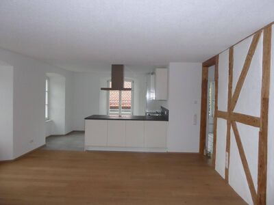Hier wohnen Sie in einem herrschaftlichen Anwesen....sehr großzügige und moderne 4 - Zimmerwohnung mit Lift