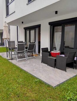Erdgeschoss, Neubau, hochwertig - einfach schön! 4-Zi Wohnung im EG mit Terrasse - Neuenbürg
