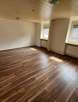 Schöne, helle 2 ZKB in gepflegtem Mehrfamilienhaus in Saarbrücken - Saarbrücken