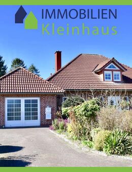Traumhafter Winkelwalmdachbungalow mit wunderschönem Garten in idyllischer Lage zu Kaufen! - Surwold