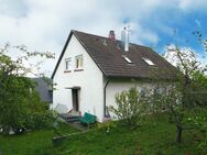 **Gepflegtes 1-2 Familienhaus mit großem Garten und tollem Ausblick!** - Weissach (Tal)