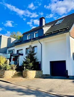 VIDEORUNDGANG: 625 M2 GESAMTFLÄCHE - WOHNEINHEITEN, BÜRO UND LAGERHALLE INKL. PENSIONSVERMIETUNG !!! - Iserlohn