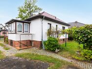 Bahnhofsnah! Mit Keller, Einbauküche, Garage, Veranda, manuellen Rollladen: Bungalow in Fredersdorf - Fredersdorf-Vogelsdorf