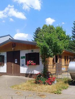 Wohnhaus mit Gewerbeanteil und Pferdeboxen - Metzingen