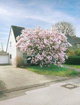Ein Zuhause voller Möglichkeiten: zeitloses Zweifamilienhaus mit wunderschönem Garten! - Hilden