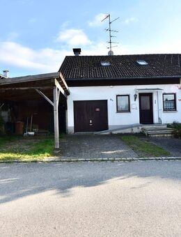 Gelegenheit - kleine Doppelhaushälfte komplett unterkellert, Garten, Garage, und Carport ca. 115 qm WF + Keller - Weiler-Simmerberg