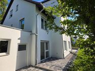 Platz für die ganze Familie- rechte Doppelhaushälfte mit Gartenteil und Garage - bezugsfertig! - Crailsheim