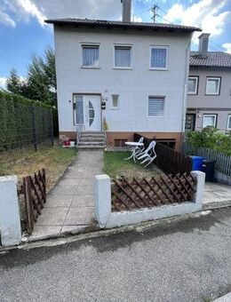 Reihenendhaus mit 2 bis 3 Wohnungen, Garten und Garage in Burtenbach - Burtenbach