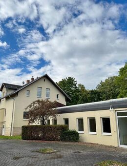 Großzügiges Anwesen mit vielseitigen Nutzungsmöglichkeiten in Naumburg - Naumburg (Saale)