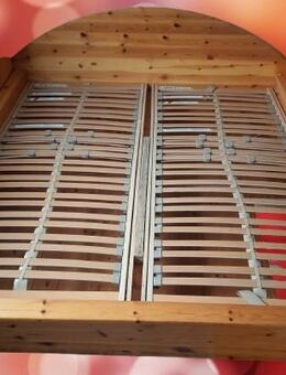 Massivholz Doppelbett aus den 80er Jahren inkl. 2 hochwertigen, mehrfach verstellbaren Lattenrosten - Niederfischbach