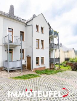 Großzügige 4-Zimmer-Dachgeschosswohnung mit Balkon, Stellplatz und Einbauküche in ruhiger Lage von Oelsnitz - Oelsnitz (Erzgebirge)