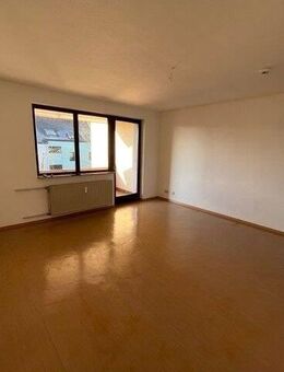 Großzügige 3-Zimmer Wohnung mit Balkon in der Innenstadt zu vermieten - Stadtallendorf