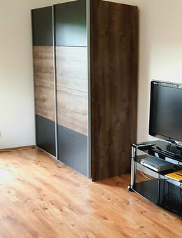 Kleiderschrank mit gedämpften Schiebetüren -automatisch schließend. Ca. 180 breit, 65 tief, 206 hoch - Geilenkirchen