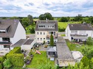 Charmantes 3-Familien-Haus in ruhiger Lage mit Blick bis nach Köln - Bornheim (Nordrhein-Westfalen)