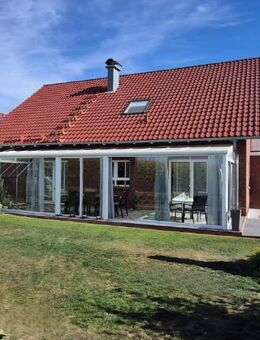 Stilvolles, sehr gepflegtes Einfamilienhaus mit Doppelgarage und liebevoll gestaltetem Garten in ruhiger Lage - Lauda-Königshofen