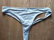 Gern getragener weißer Slip String Tanga Stretching Tragespuren hot sexy - Erfurt