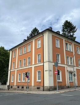 MFH im Zentrum von Hof mit 5 Wohnungen, Stellplätzen & Nebengebäude mit Garagen - vermietet - Hof