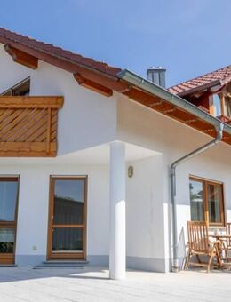 Haushälfte eines sehr gepflegten 2-Familienhauses mit schönem Garten und Garage in ruhiger Dorflage - Oberndorf (Neckar)