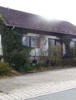 Großzügiges Ein-/Zweifamilienhaus mit zusätzlich integrierter Praxis-/Bürofläche in Bayreuth - Bayreuth