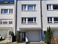 Toplage am Steinberg: 5-Zimmer-Reihenhaus mit gehobener Innenausstattung in Hofheim am Taunus - Hofheim (Taunus)