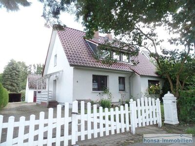 BRV - Ein- bis Zweifamilienhaus, Garage, Werkstatt, Gartenhaus, Wäldchen auf 2.400 m² Grundstück