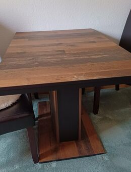 Tisch mit 4 Stühlen und Highboard - Köln
