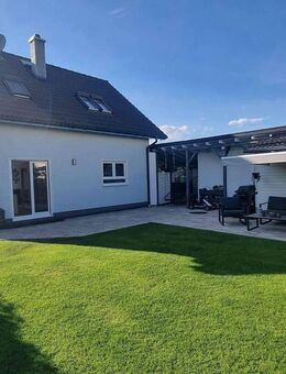 Freist. Einfamilienhaus mit separatem Atelier, Garten & smarter Technik - Einziehen & Wohlfühlen - Grünstadt