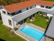Stilvolle, moderne Architektenvilla mit beheizbarem Swimmingpool direkt am Golfplatz in Oberuttlau - Haarbach