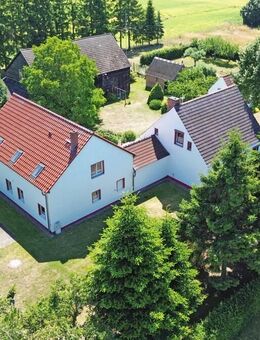 Idyllischer Gutshof mit 4 Wohnungen, Scheune und Garage auf großzügigem Grundstück - Rubkow