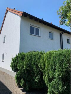 NIEDERKASSEL RHEIDT, Bj. 1998, helle Doppelhaushälfte ca. 130 m² WNfl. 5 Zimmer, Vollkeller, Carport