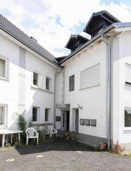 Investieren, gestalten, nutzen: 5-Parteien MFH mit Wertsteigerungspotenzial zur flexiblen Nutzung - Oberrod