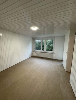 Zentral gelegene, dennoch ruhige 2,5-Zimmer-Wohnung mit Balkon und Einbauküche. - Ludwigsburg