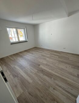 Vorankündigung!! Erstklassige 3 ZKB-Souterrain-Wohnung mit großzügiger West-Terrasse ** KfW 40 QNG** Lift - Windischeschenbach