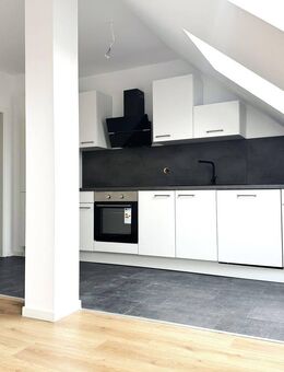 Außen Gründerzeit & Innen Neubau I neue Einbauküche I modernes Bad mit Dusche - Leipzig