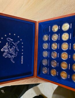 21 x 2 Euro Sammlermünzen 2012 "10 Jahre Euro-Bargeld", Stgl., Neu in Holzbox - Büren
