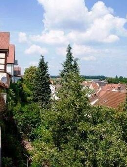 Das kleinste, freistehende EFH in Roßtal - ein Raumwunder im historischen Altstadtkern zu vermieten - Roßtal