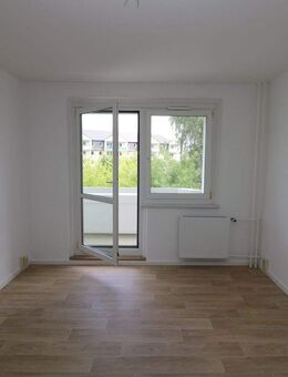 Für den kleinen Geldbeutel...günstige 2-RW mit Wanne u. Balkon!!! - Freiberg