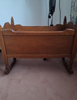 Holzwiege mit Einsatz, Eiche - Wiesbaden Kostheim