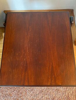 Massivholz Tisch - stabil und gepflegt - Eime