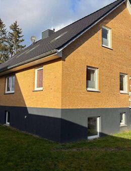 Helle und kompl. sanierte 3-Raum-DG-Wohnung mit gehobener Innenausstattung mit EBK und großem Balkon - Bienenbüttel