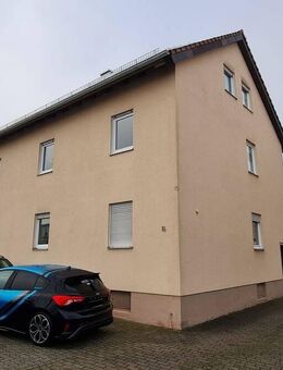 Toplage Seukendorf - Vermietetes 3-Familienhaus mit zusätzlichem Baugrundstück - Seukendorf