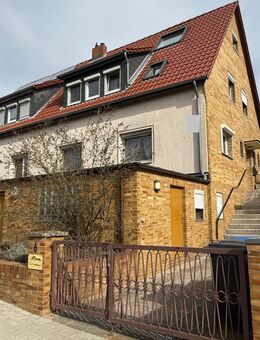 Doppelhaushälfte mit Garage, Garten und zwei Wohneinheiten in Helmstedt - Helmstedt