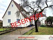 Kleines Haus mit Teenager-Whg. im OG und überdachtem Freisitz auf 596 qm Grund in Lauf-Heuchling - Lauf (Pegnitz)
