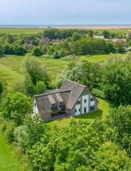 Exklusives Reetdachhaus | Alleinlage mit Ferienwohnung zur Vermietung - Sankt Peter-Ording