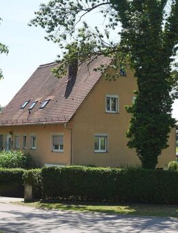 Zweifamilienhaus mit Garage und eingewachsenen Garten in Heidenheim / Hahnenkamm - Heidenheim