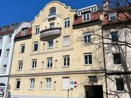Brück Immobilien - *ALTBAU* Freie 2-Zi.-Terrassenwohnung mit Gartenanteil - München