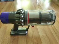 Dyson V10 Absolute - 2 Jahre alt - wenig benutzt - sehr viel Zubehör - Hattersheim (Main)