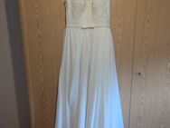 Brautkleid mit Schleppe und Jacke - Wiesentheid