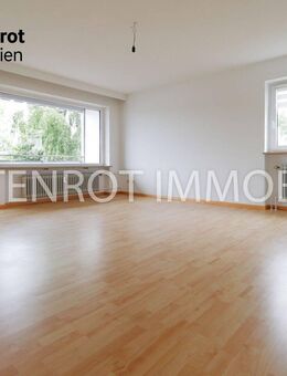 Raumwunder auf einer Wohnebene - Top gepflegte 6-Zimmerwohnung mit Personenaufzug und 2 Loggien in Selb. - Selb