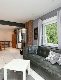 Helle, modern möblierte 2,5-Zimmer Wohnung mit Balkon und Stellplatz in Fellbach - Fellbach